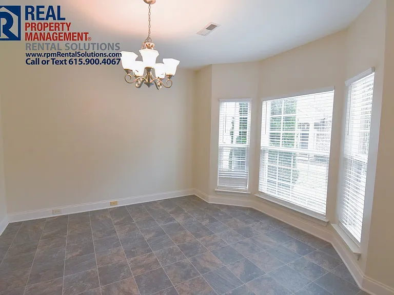 337 Rowlette Cir — Photo 9