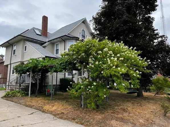 65 Oak St Unit B, Newton Upper Falls, MA 02464