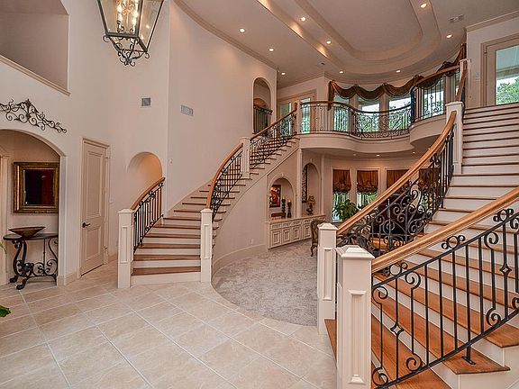 4th image of 18719 Windsor Lakes Dr