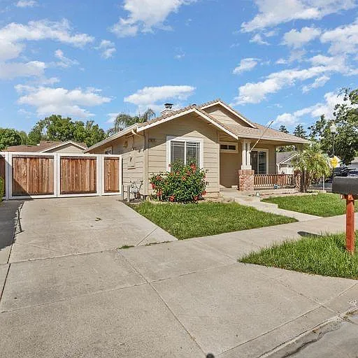 3075 Wright Way photo 1