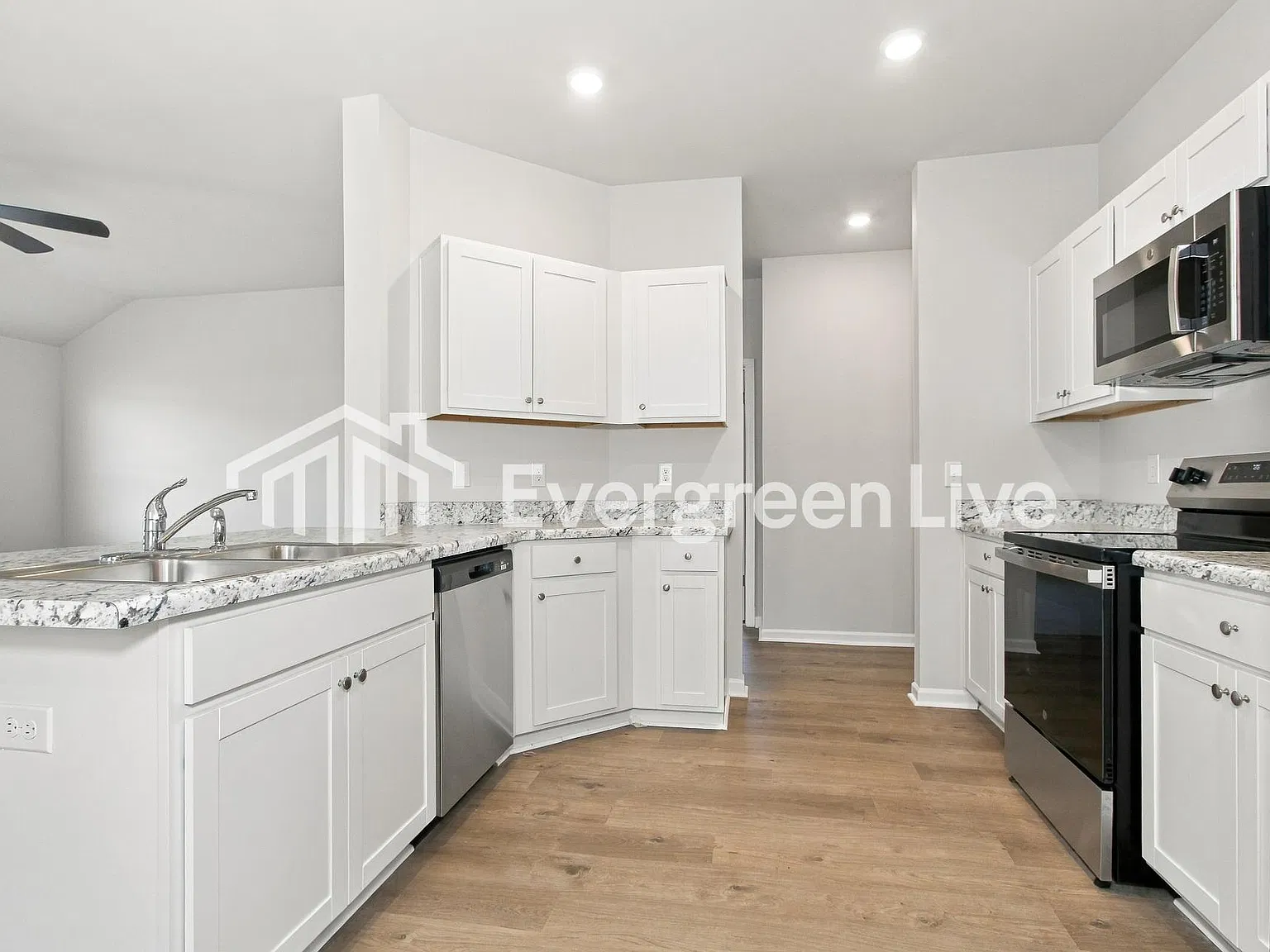 3 bed, 2.0 bath, 1355 sqft, $1,410 — Photo 4