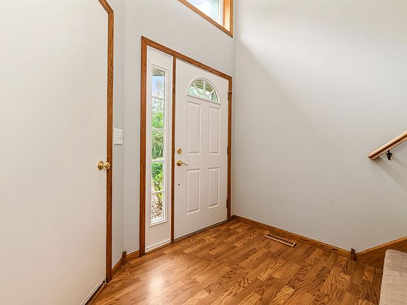 5th image of 483 Poplar Dr