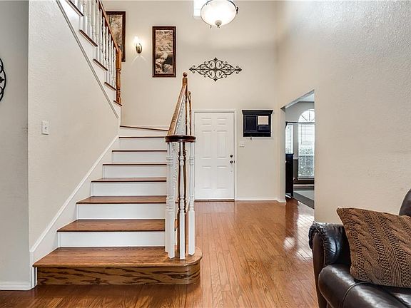 2nd image of 2735 Red Oak Dr