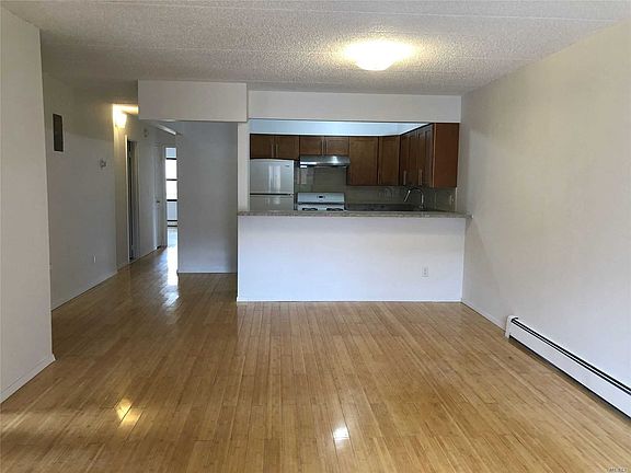 3rd image of 7522 Parsons Blvd #2