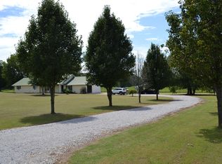 625 Hickman Rd, New Johnsonville, TN 37134