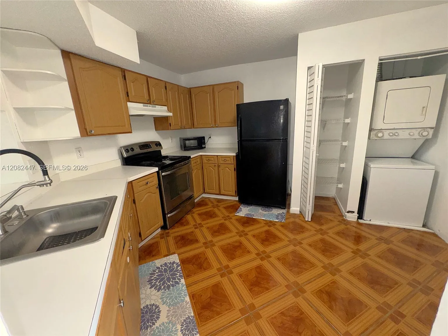 Lakeshore Condo 11 — Photo 4