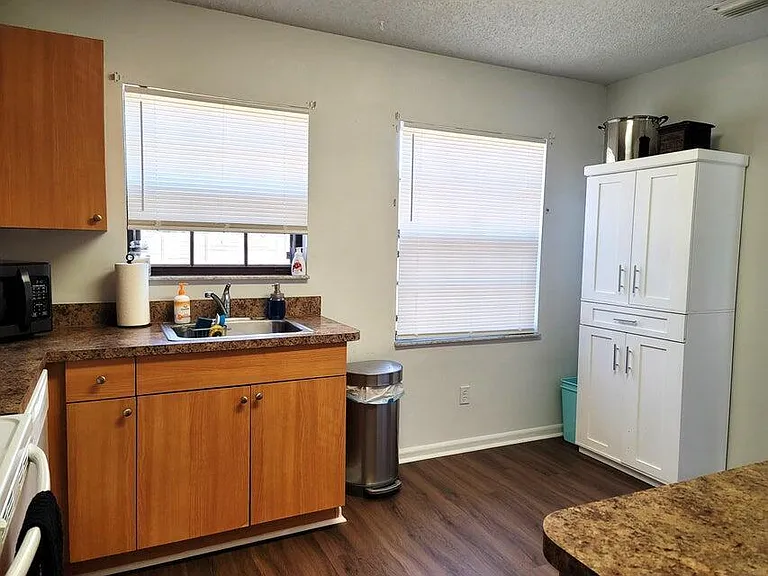 311 SW Virden Ct — Photo 9