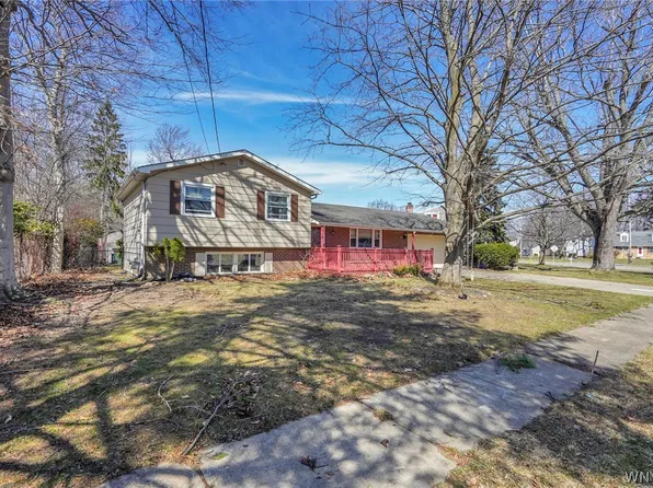 5658 Juno Dr, Lake View, NY 14085