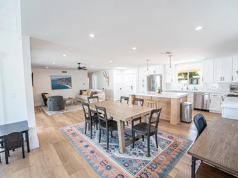 2858 Drake Ave — Photo 4