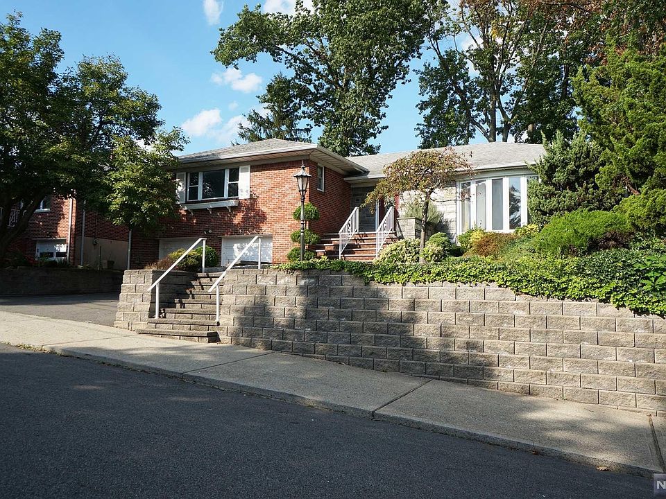 1st image of 295 McCloud Dr