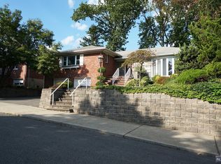 295 McCloud Dr, Fort Lee, NJ 07024