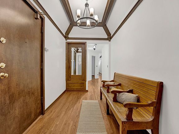 3rd image of 714 W Sheridan Rd APT 1E