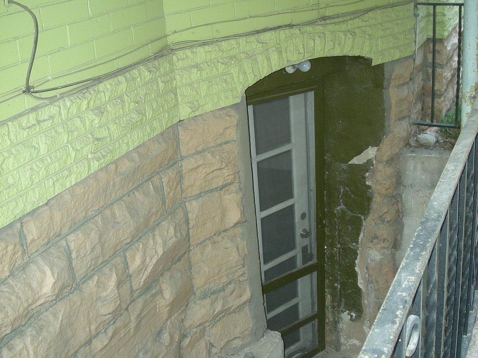 2nd image of 128 G St APT 1