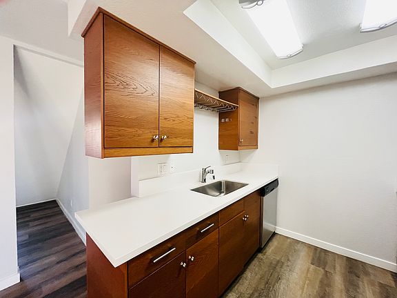 5th image of 3501 Jasmine Ave #10B