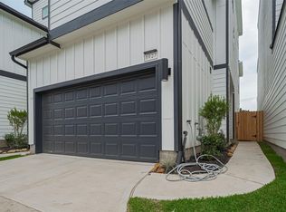 1609 Regents Ct, Houston, TX 77055