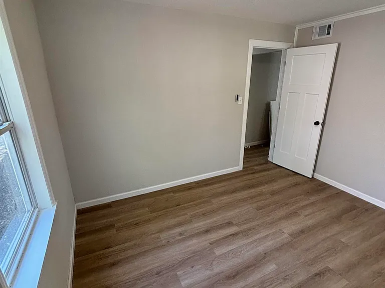 1703 N Valley Ave — Photo 52