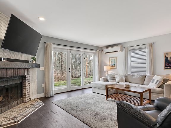 4th image of 10 Cresfield Terrace #4304