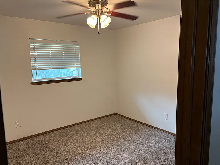 1904 Lanesboro Dr — Photo 23