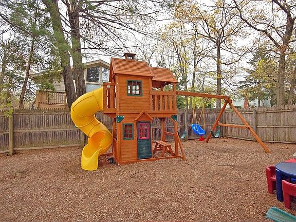 3rd image of 29 Bear Brook Ln