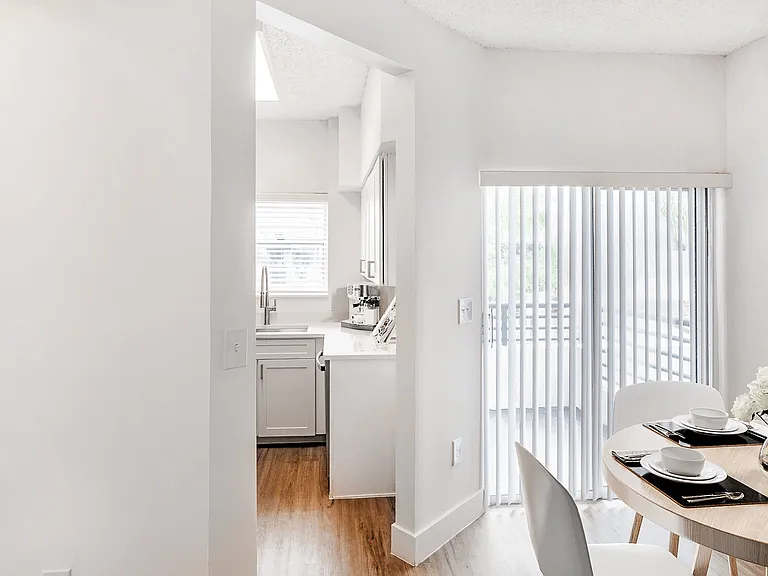 Sheridan Ocean Club Apartments — Photo 53