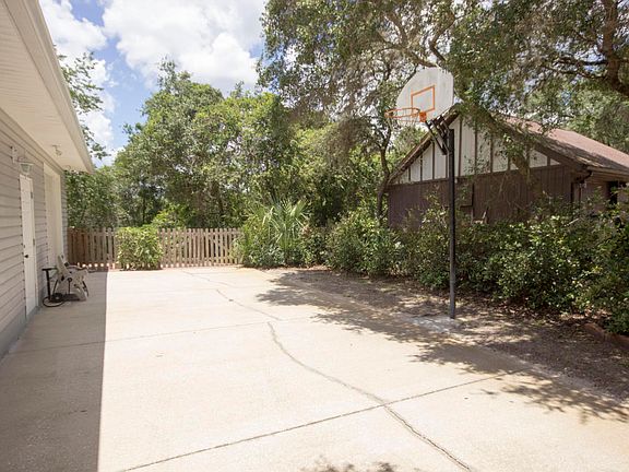 3rd image of 1570 Silk Oak Ave