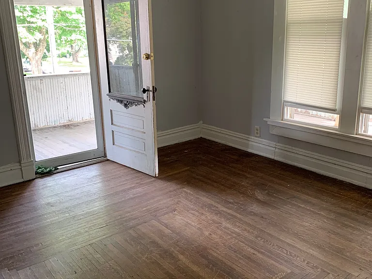 402 Denver St — Photo 13