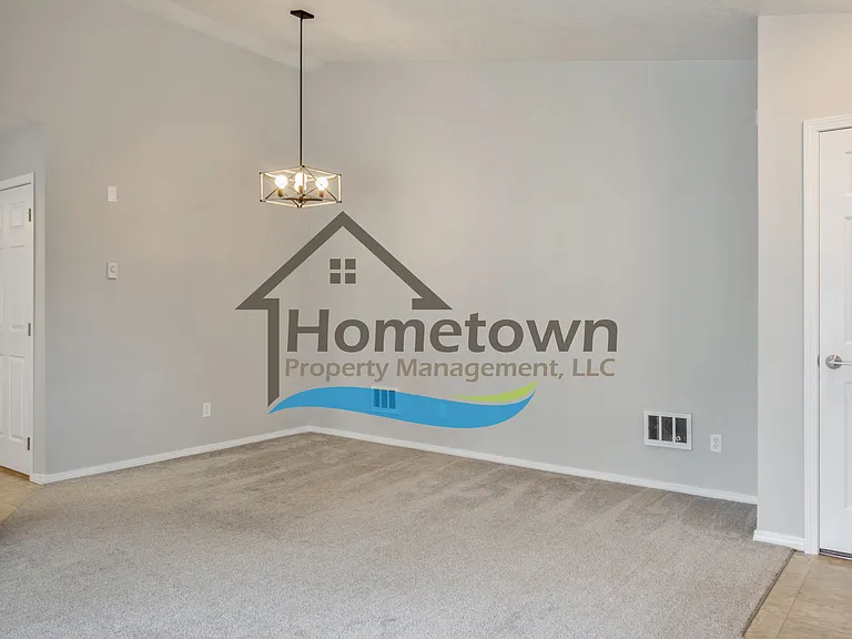 723-1 E Whispering Pines Ln — Photo 4