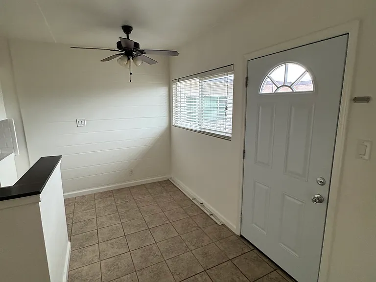 218 W Wilson Ave #5 — Photo 3