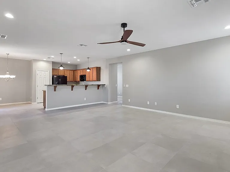 17878 W Desert Wind Dr — Photo 10