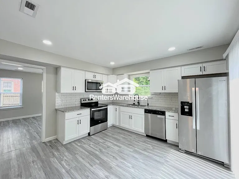 1054 Ivaloo St — Photo 9