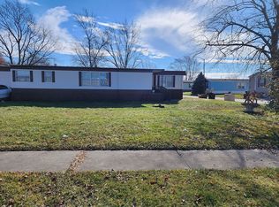 60 Meadowlark Ln, Beecher, IL 60401