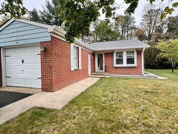 2nd image of 791 Hudson Parkway