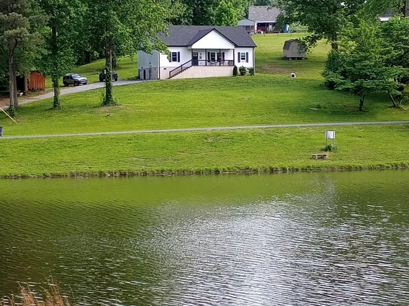 926 Lake Rd, Westmoreland, TN 37186