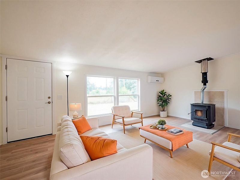 4th image of 8903 336th Street S