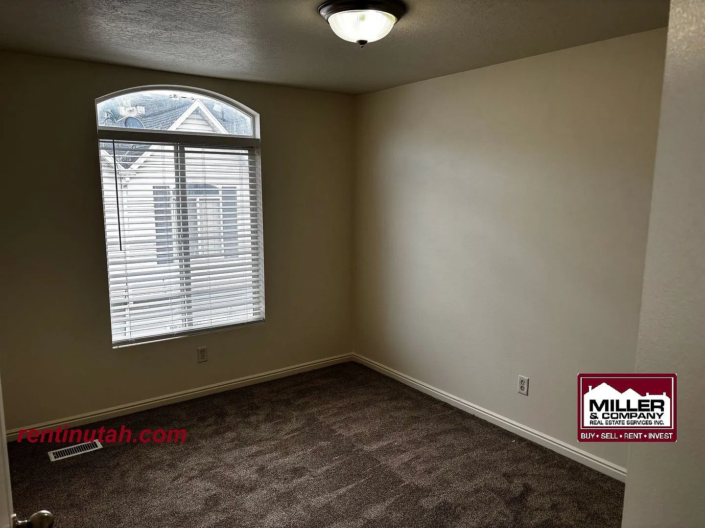 Cute Toewnhouse in a Gated Community — Photo 4