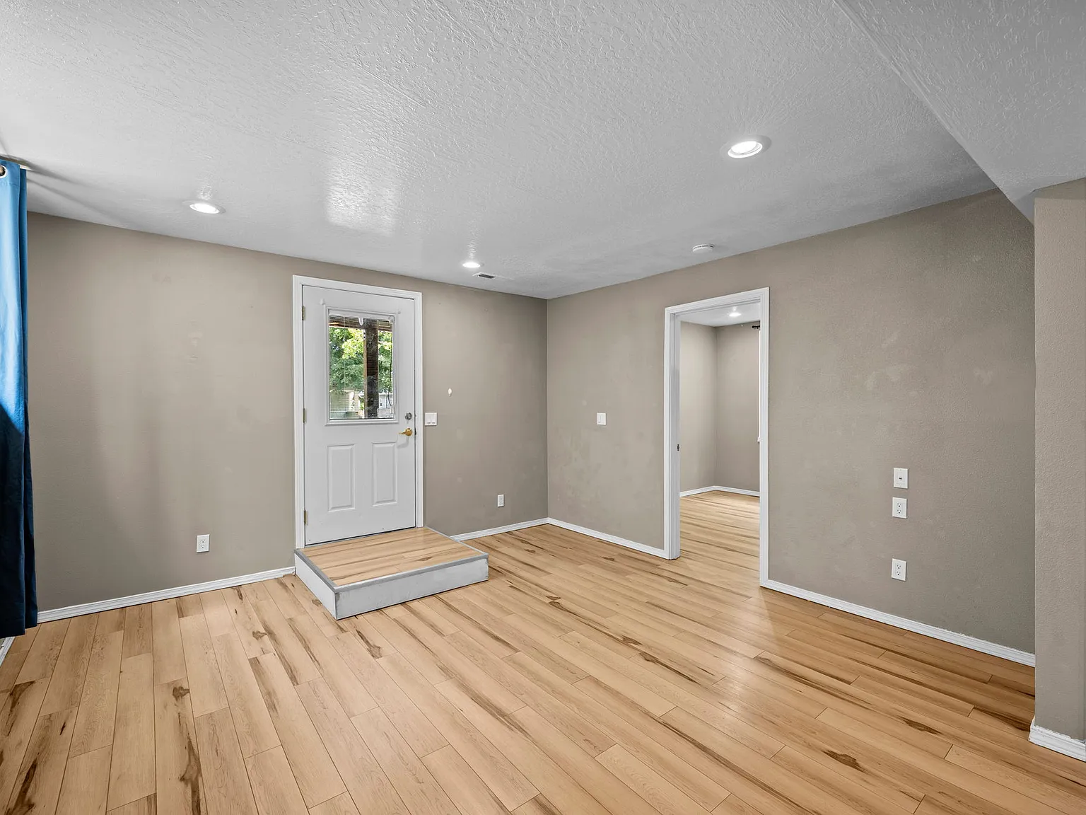 1 bed, 728 sqft, $1,300 — Photo 3