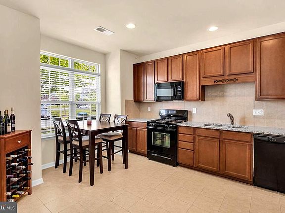 4th image of 106 Gate Stone Ln