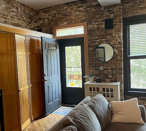 3rd image of 944 N Wood St #2