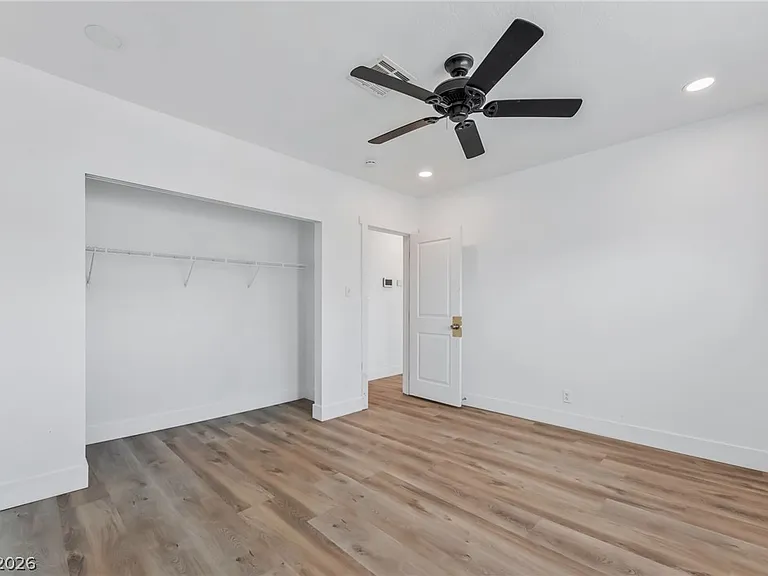 1610 E Ogden Ave — Photo 17