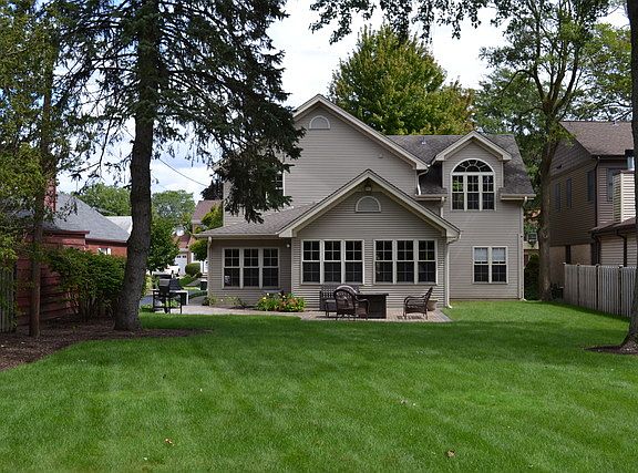2nd image of 822 Community Dr