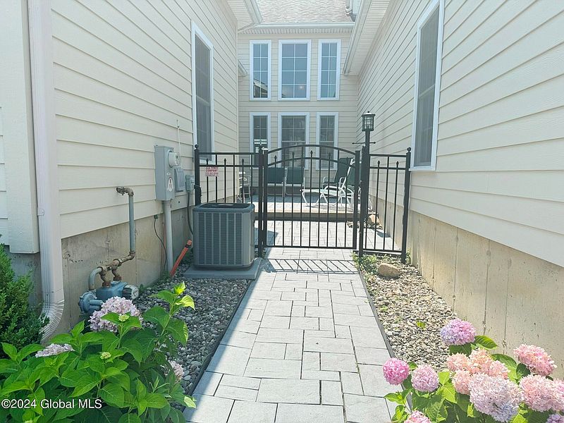 5th image of 11 Sudbury Square
