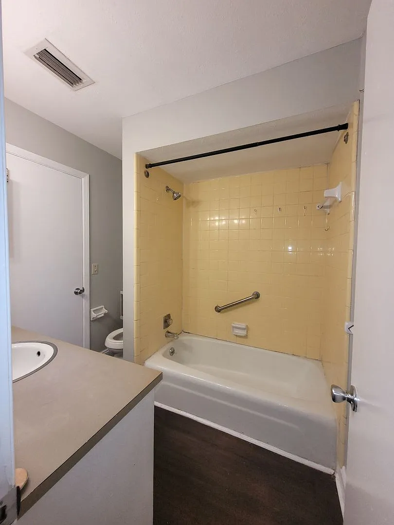 3921 Howard Ave — Photo 4