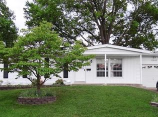 2040 Flight Dr, Florissant, MO 63031