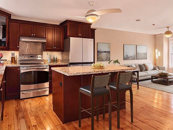 5th image of 320B Queen St