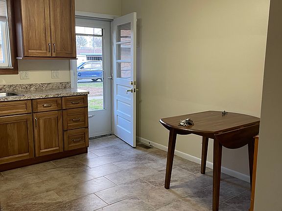 3rd image of 571 Charlotte Ave #571
