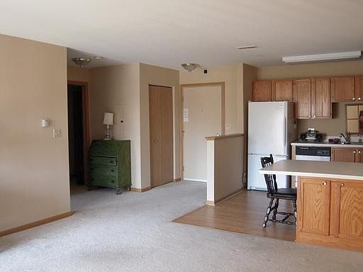 2nd image of 605 Barrington Ave APT 208