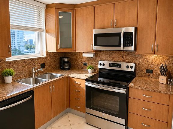4th image of 1035 Ashford Ave #802