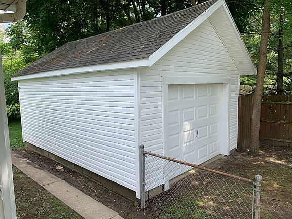 4th image of 1514 S Meeker Ave