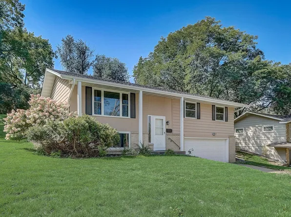 8141 35 1/2 Ave N, New Hope, MN 55427