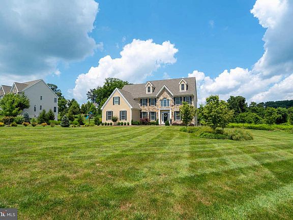 4th image of 115 Galvin Cir